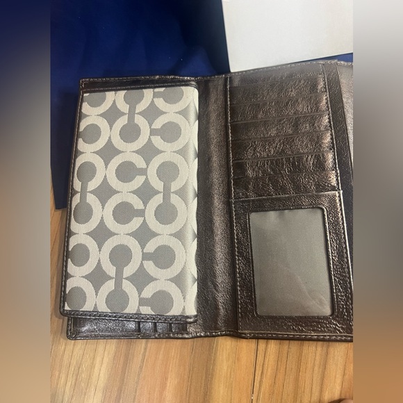 ***SOLD*** Coach Wallet and box - Picture 4 of 11